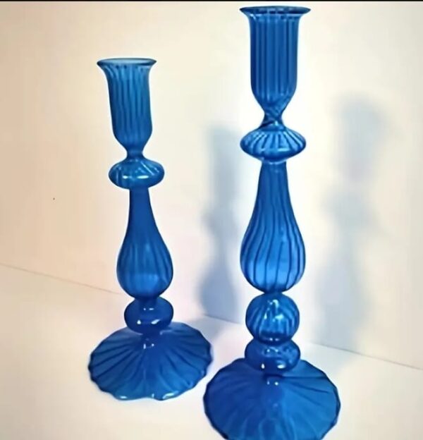 Candelabros de vidrio azul