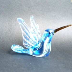 Colibrí pequeño en vidrio soplado