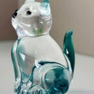 Gato de cristal verde