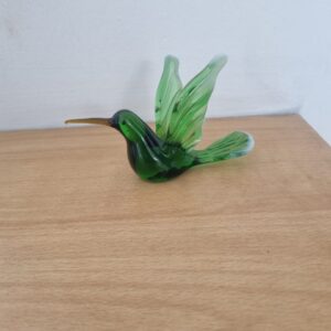 Colibrí pequeño en vidrio soplado