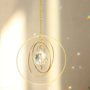 Atrapa sol con esferas doradas